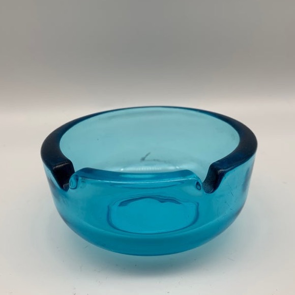 Accents Vintage Round Turquoise Glass Ashtray Light Blue Midcentury